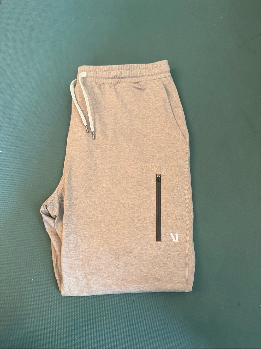 Vuori Sunday Performance Joggers - Picture 2 of 5